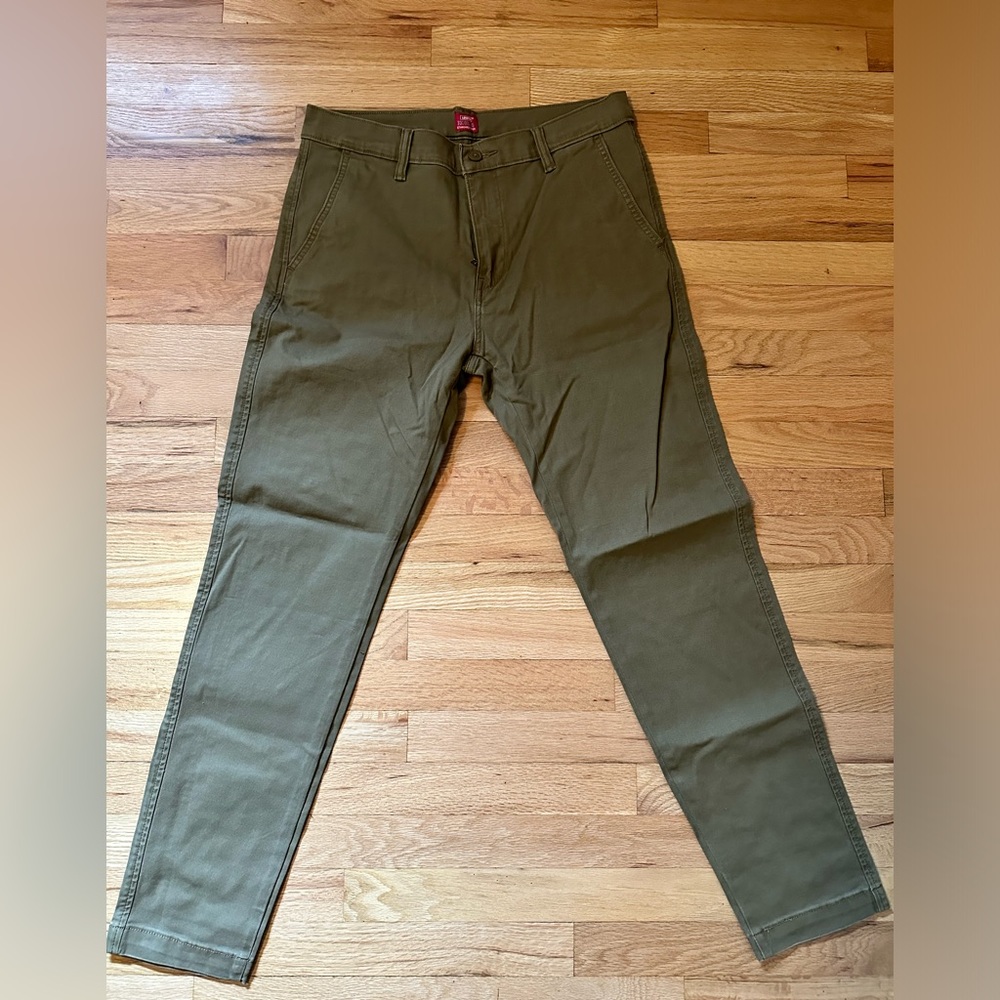 Levi’s straight leg chinos